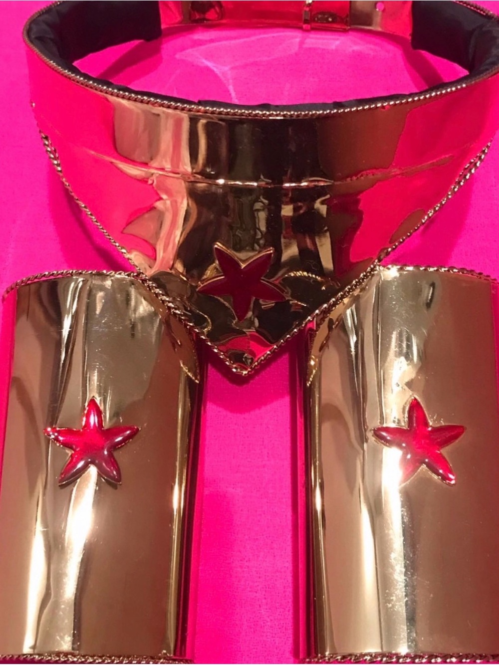 2 cuffs + 1 crown gold color with red star